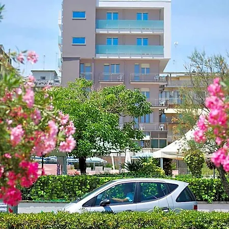 Jonni Hotel *